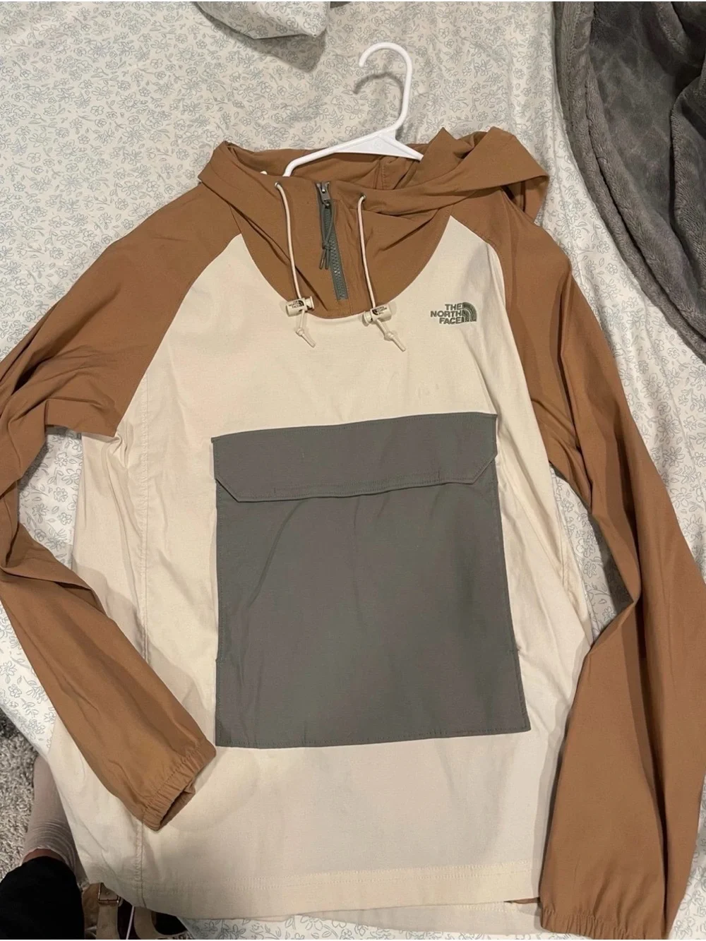The North Face Hooded Colorblock Pullover Jacket in Tan, Cream & Gray